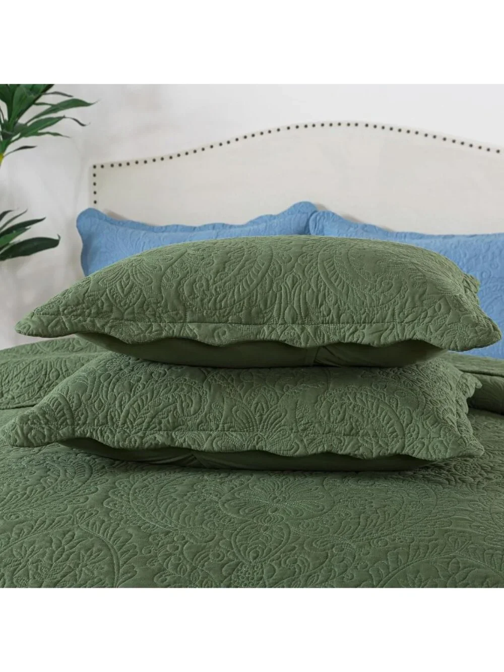 Lightweight King Quilt Set - 3 Piece Reversible Microfiber Bedspread for